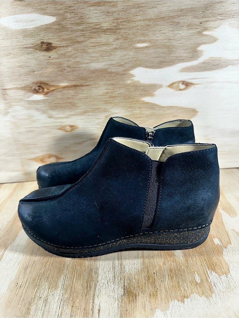Dansko Muriel Black Suede Bootie Ankle Boots Women’s Size 9.5
